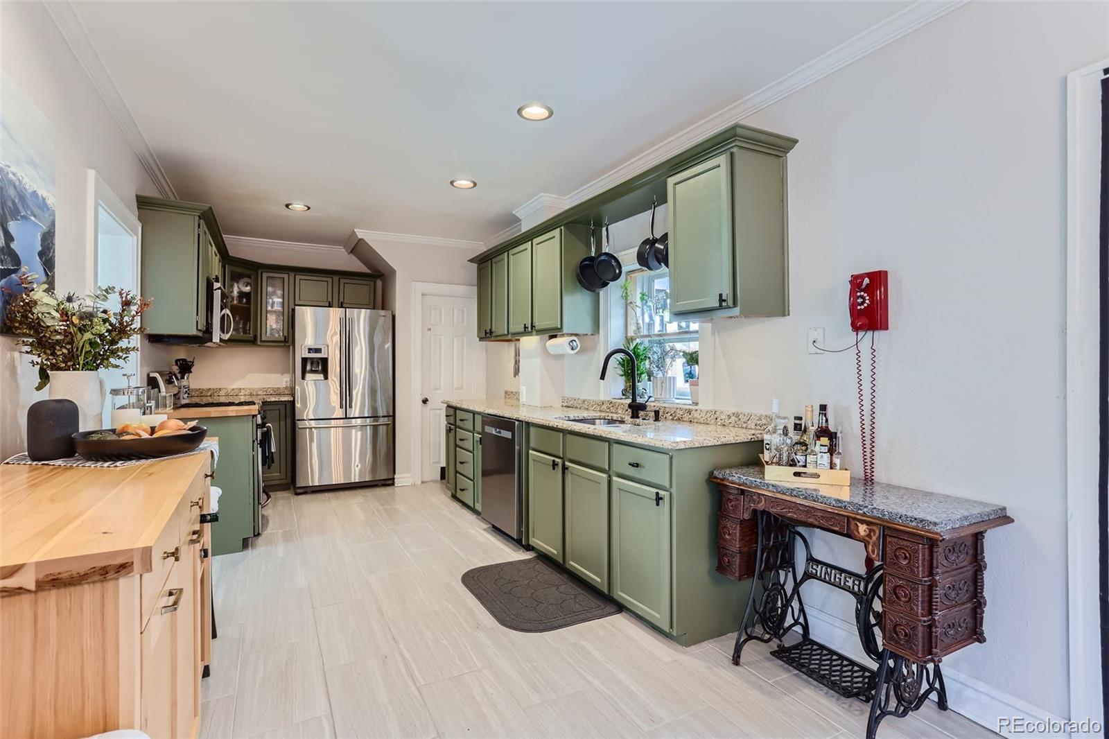 MLS Image #6 for 1414 n clarkson street,denver, Colorado