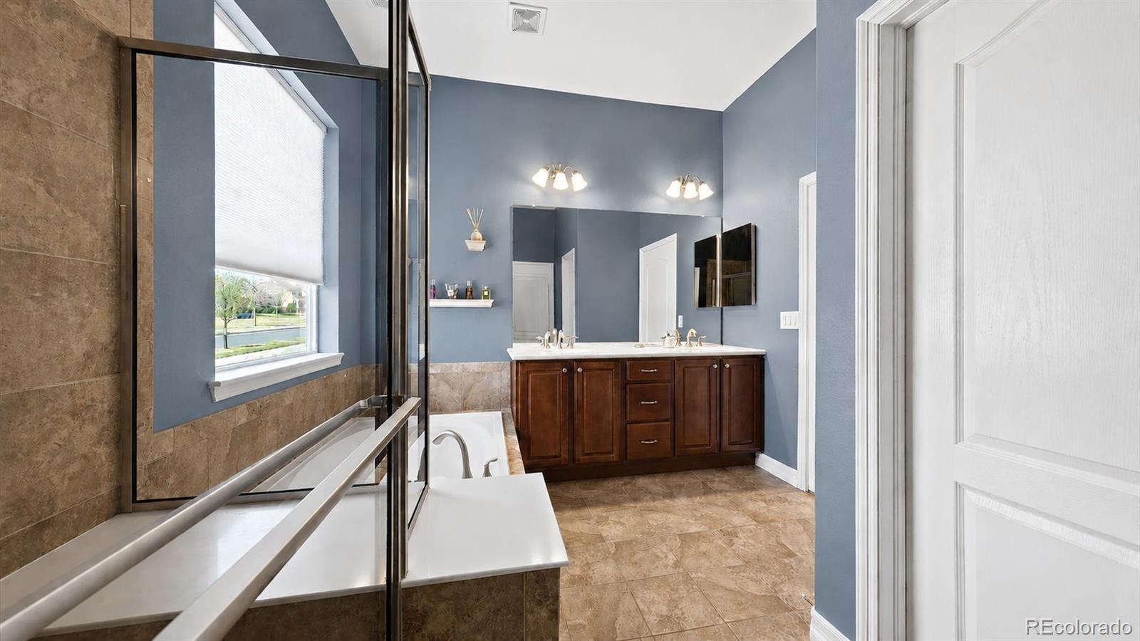 MLS Image #11 for 8169 s blackstone parkway,aurora, Colorado