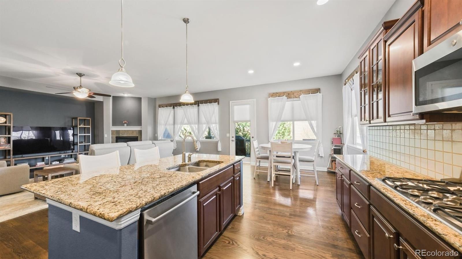 MLS Image #5 for 8169 s blackstone parkway,aurora, Colorado
