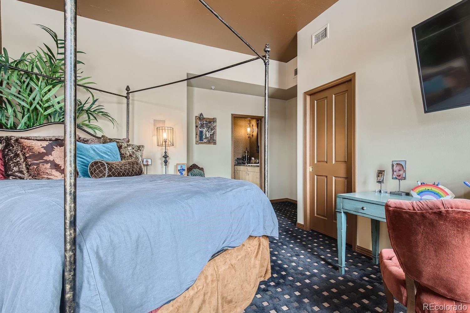 MLS Image #17 for 1735  19th street 5b,denver, Colorado