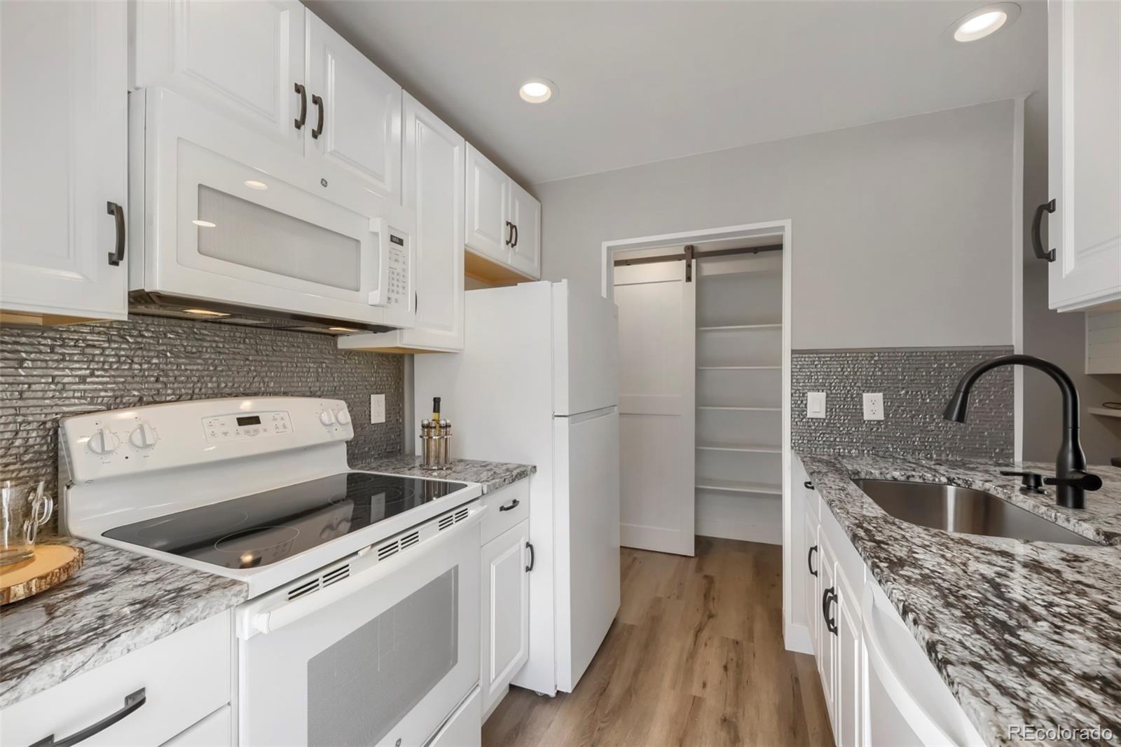MLS Image #9 for 532  oakwood drive,castle rock, Colorado