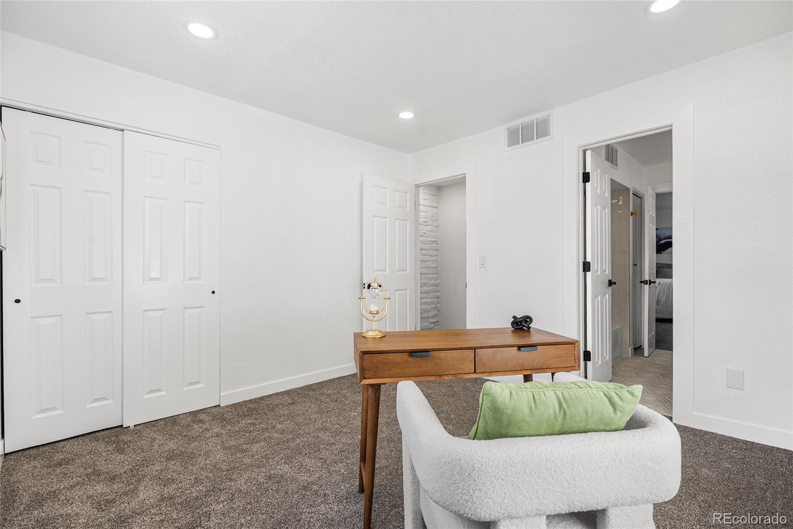MLS Image #10 for 1060 s parker road,denver, Colorado