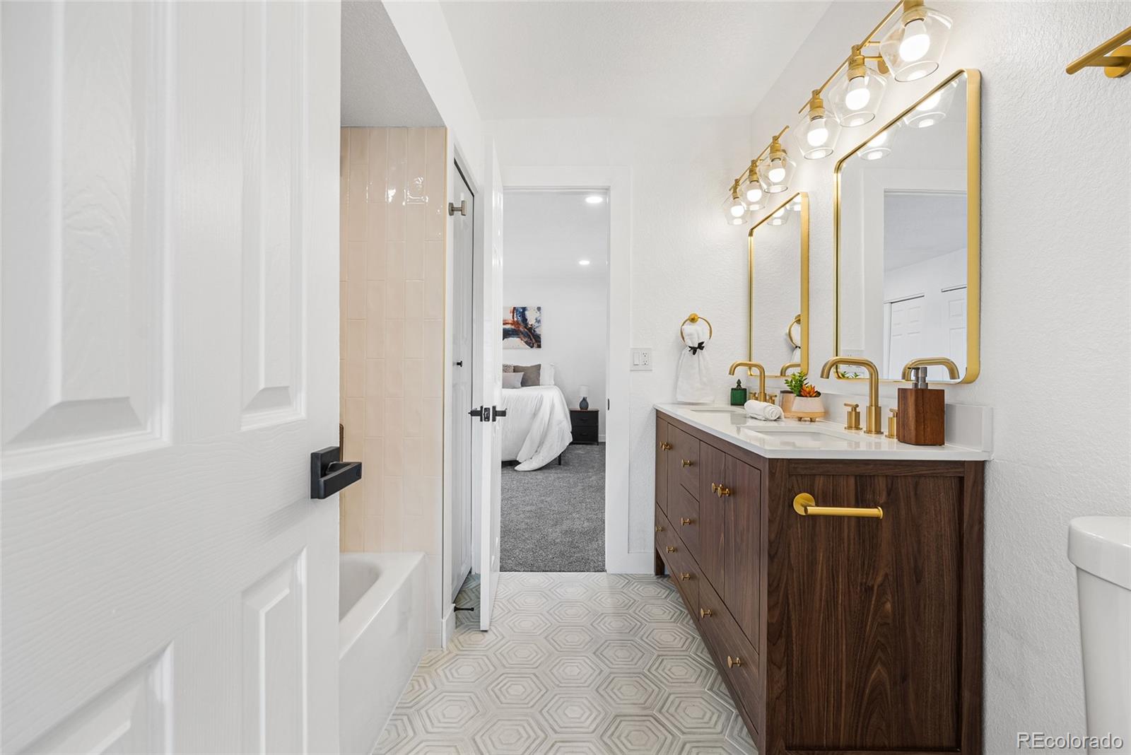 MLS Image #11 for 1060 s parker road,denver, Colorado