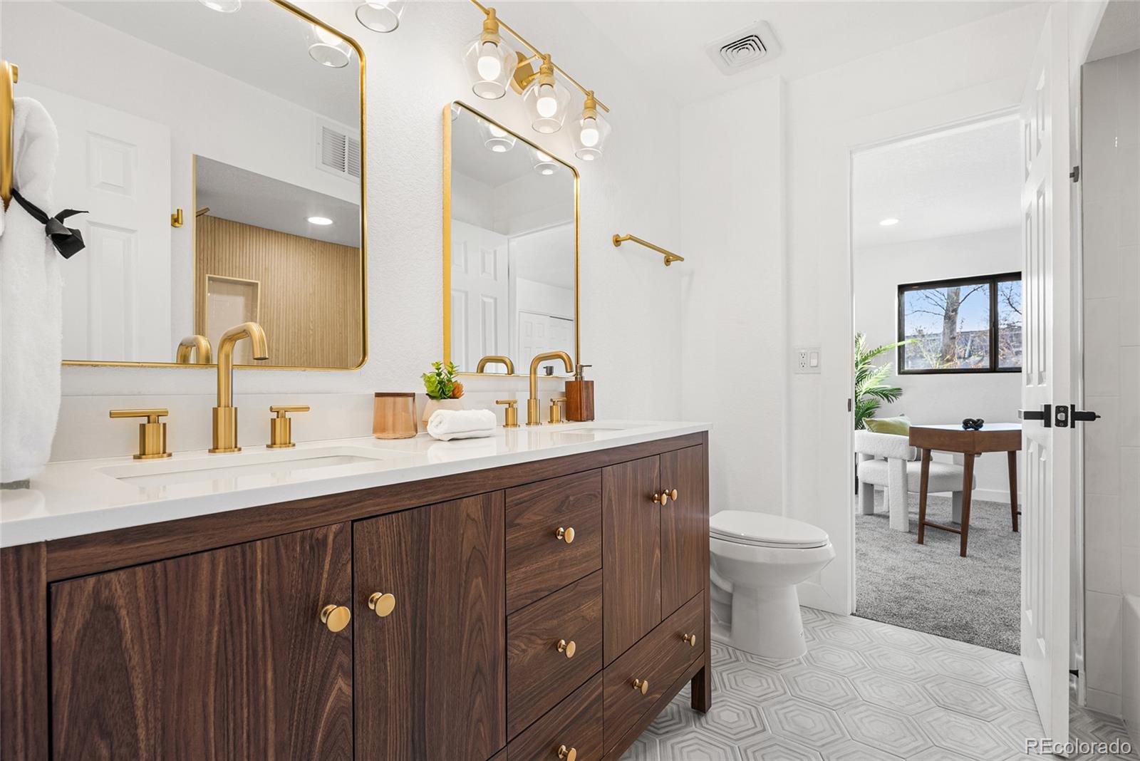 MLS Image #14 for 1060 s parker road,denver, Colorado