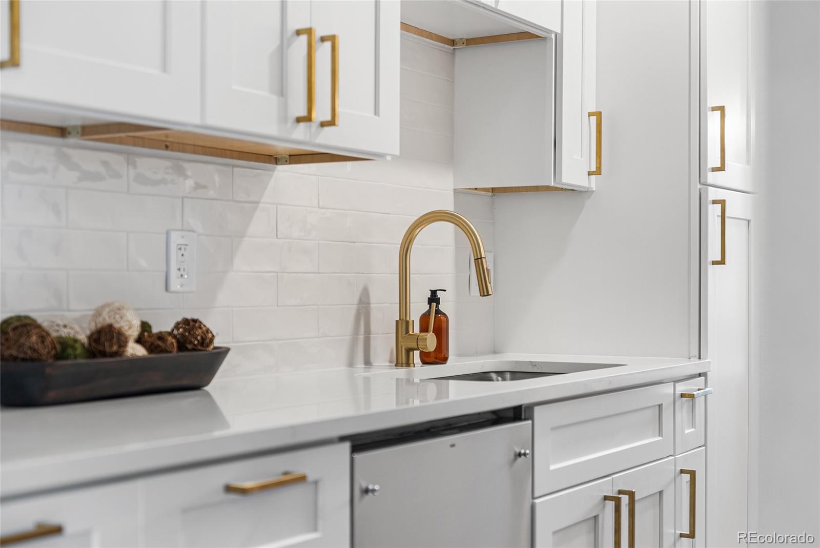 MLS Image #5 for 1060 s parker road,denver, Colorado