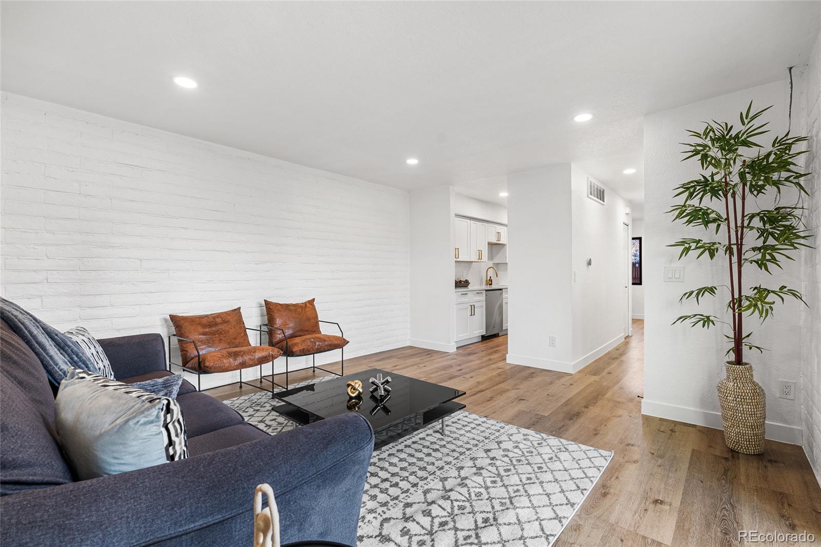 MLS Image #6 for 1060 s parker road,denver, Colorado