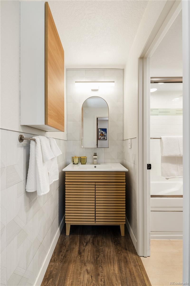 MLS Image #5 for 2  adams street 207,denver, Colorado