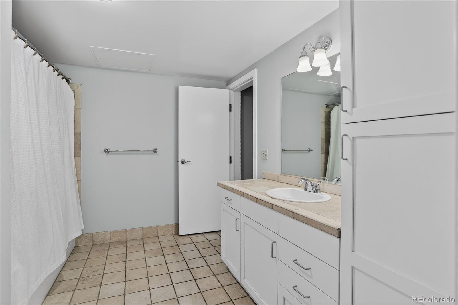 MLS Image #11 for 1800  lawrence street 207,denver, Colorado