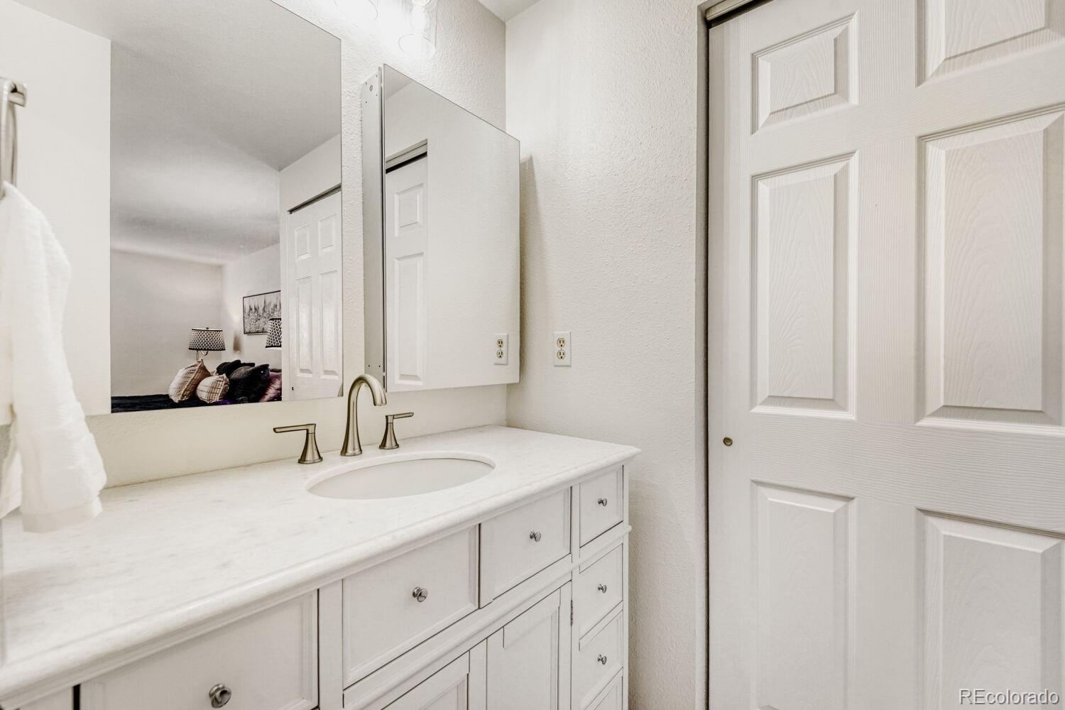 MLS Image #16 for 5554 s lansing court,englewood, Colorado