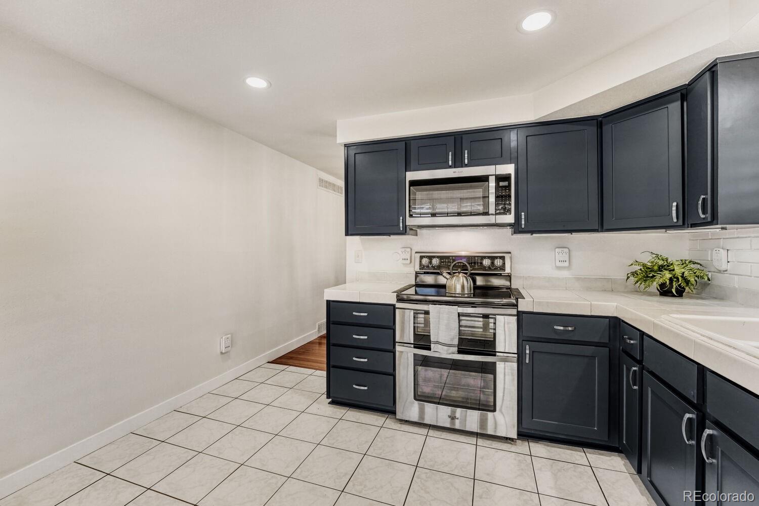 MLS Image #5 for 5554 s lansing court,englewood, Colorado