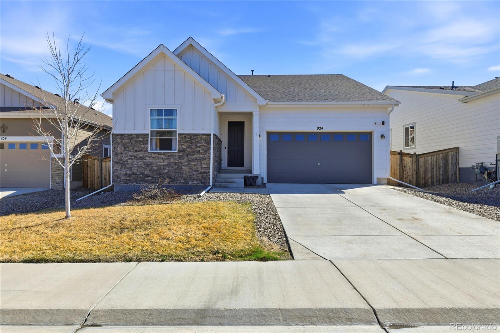 MLS Image #0 for 924 n waterloo street,aurora, Colorado