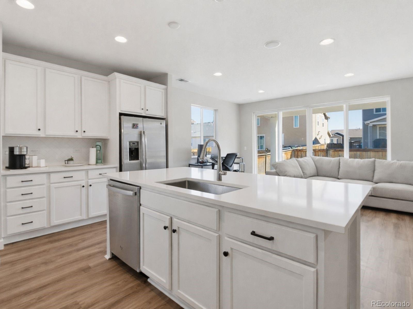 MLS Image #4 for 924 n waterloo street,aurora, Colorado