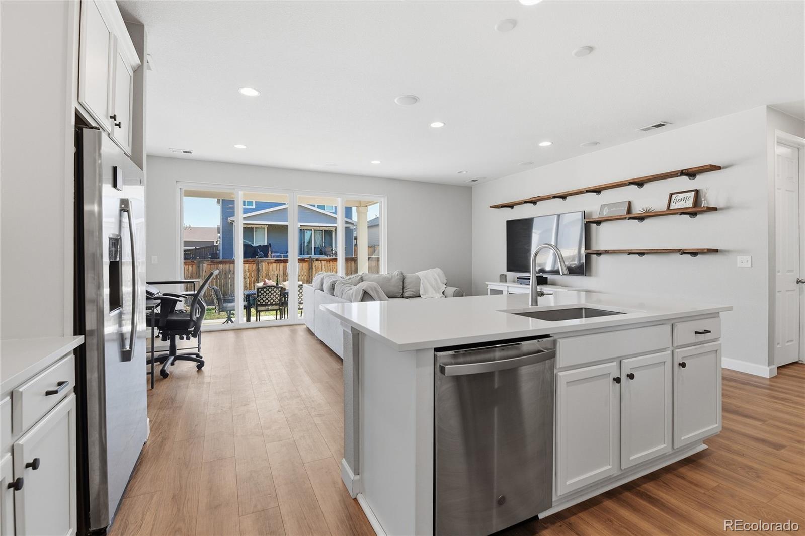 MLS Image #5 for 924 n waterloo street,aurora, Colorado