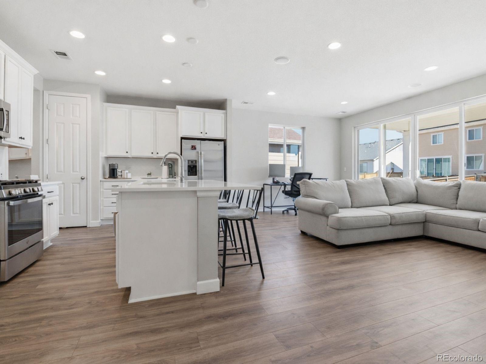 MLS Image #7 for 924 n waterloo street,aurora, Colorado