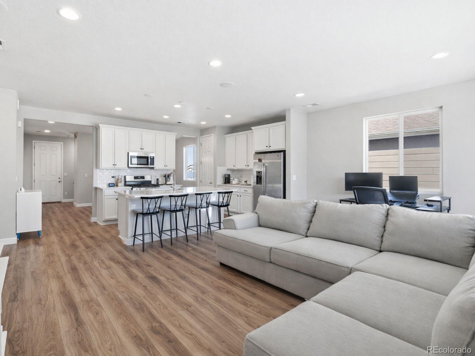 MLS Image #9 for 924 n waterloo street,aurora, Colorado
