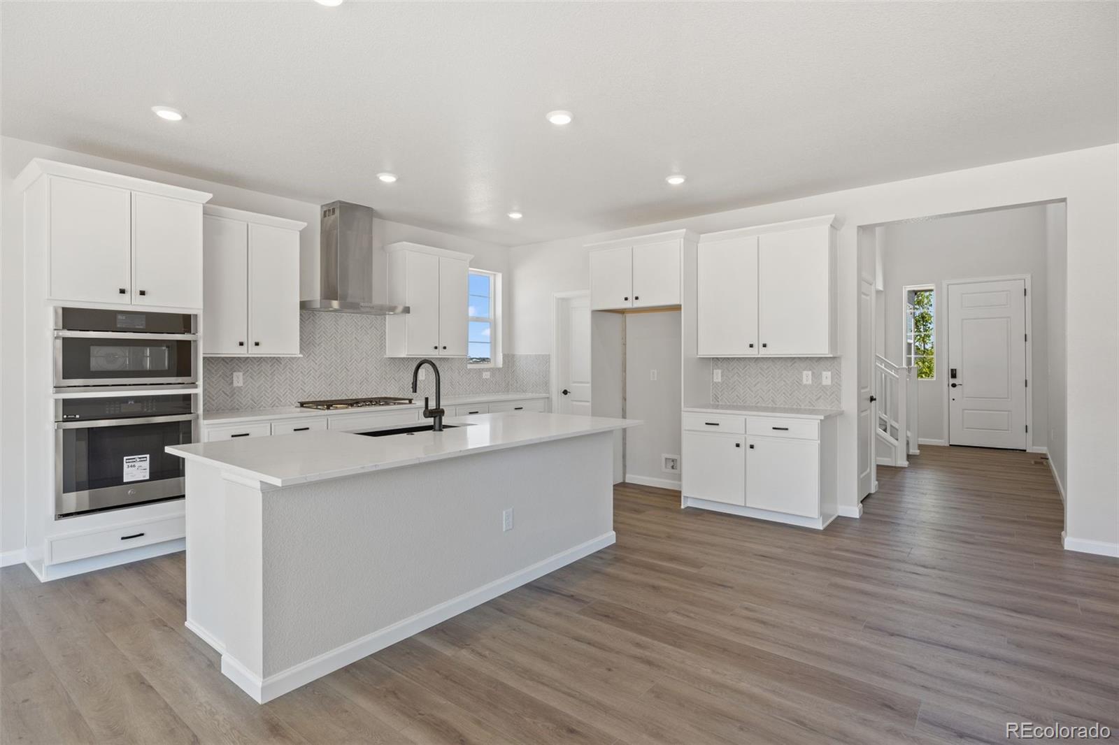 MLS Image #11 for 24376 e 35th drive,aurora, Colorado