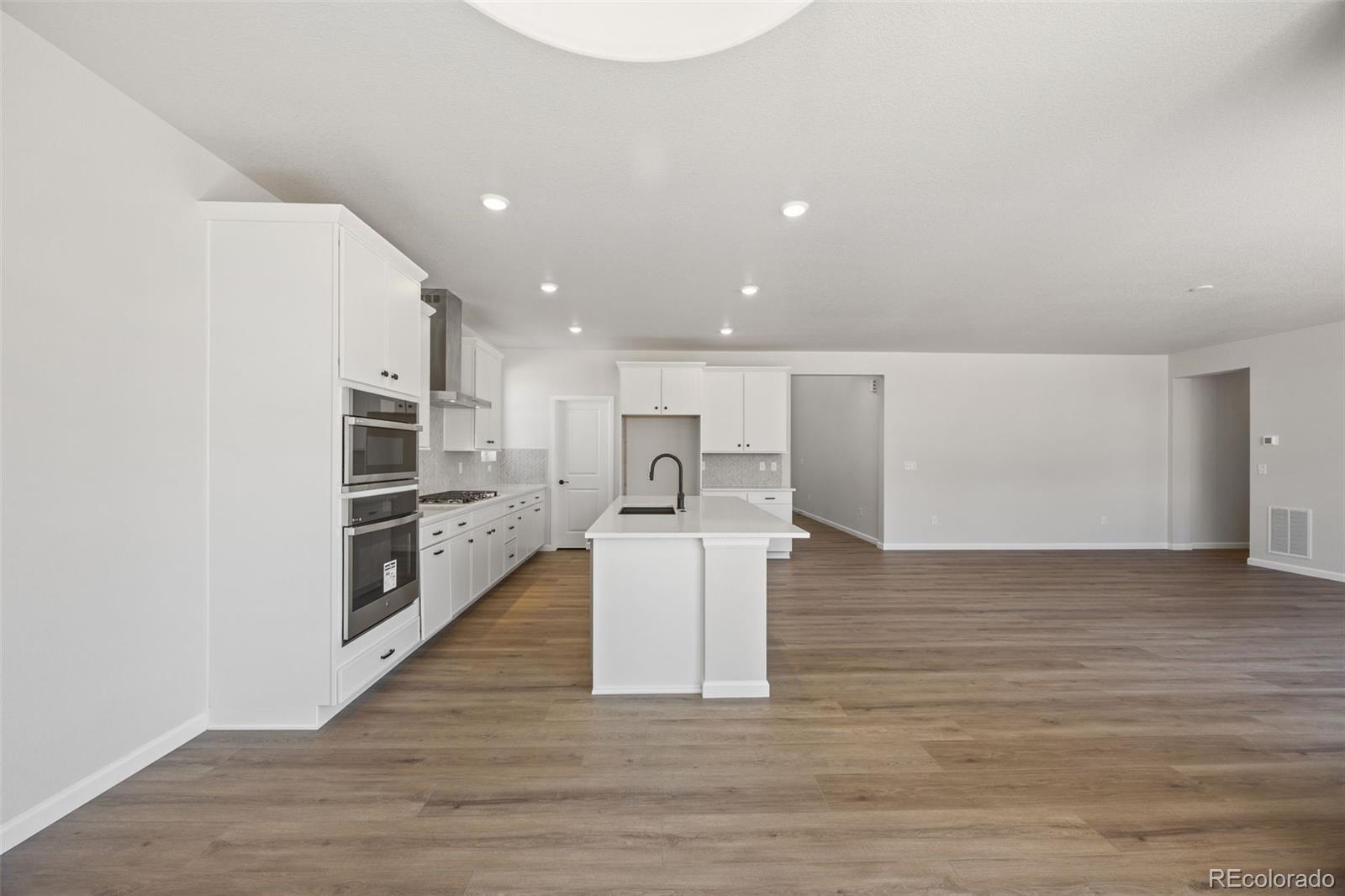 MLS Image #12 for 24376 e 35th drive,aurora, Colorado