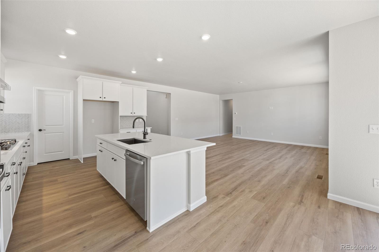 MLS Image #13 for 24376 e 35th drive,aurora, Colorado
