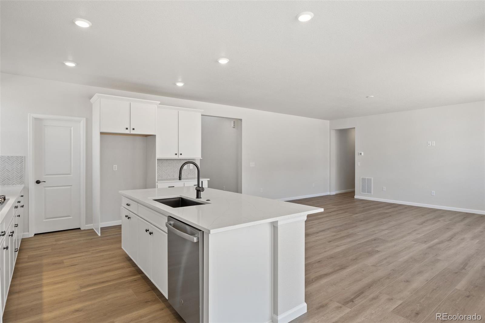 MLS Image #14 for 24376 e 35th drive,aurora, Colorado