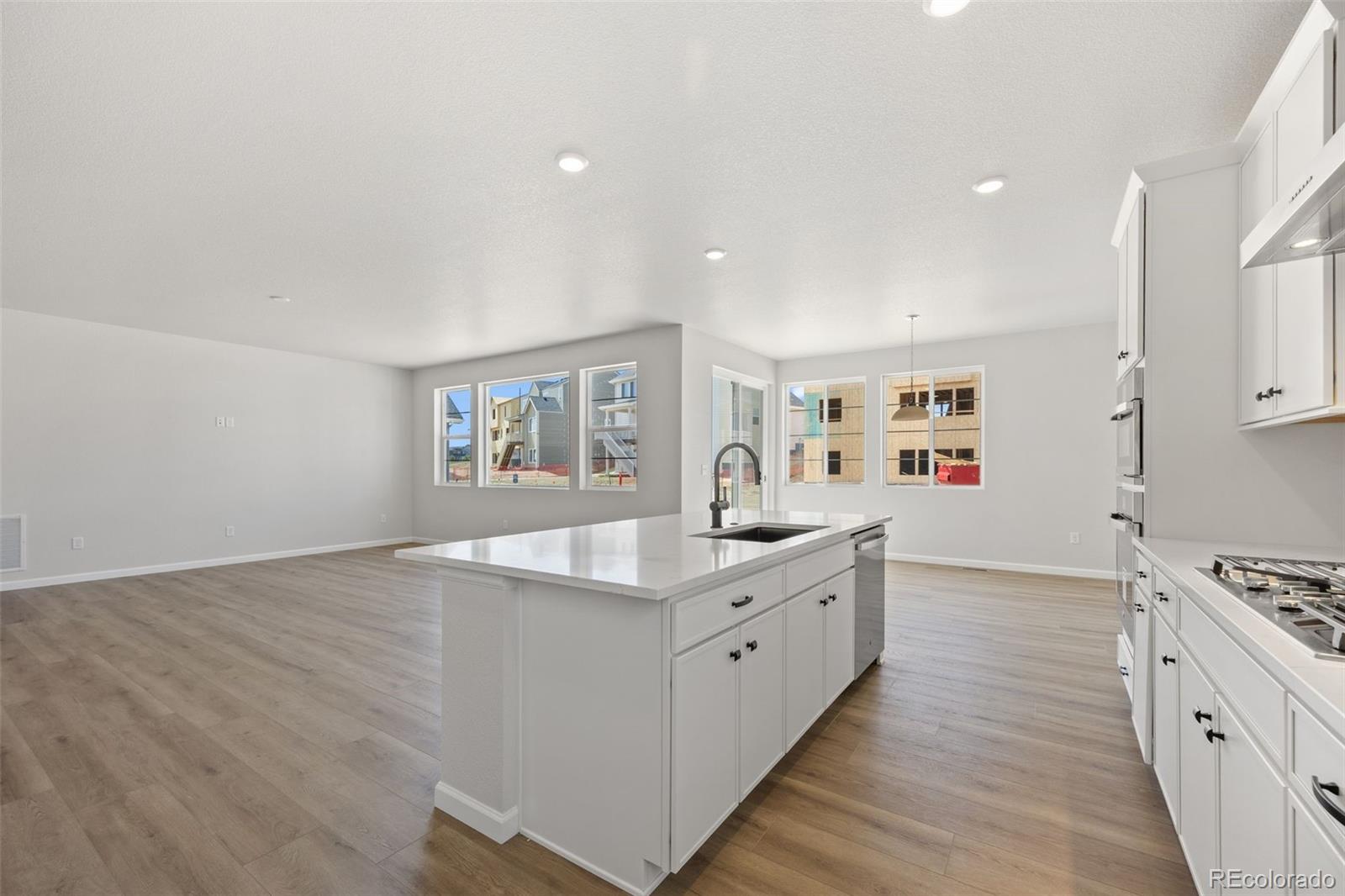 MLS Image #15 for 24376 e 35th drive,aurora, Colorado