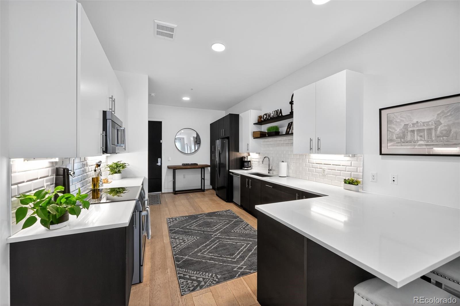 MLS Image #11 for 2530  lawrence street,denver, Colorado