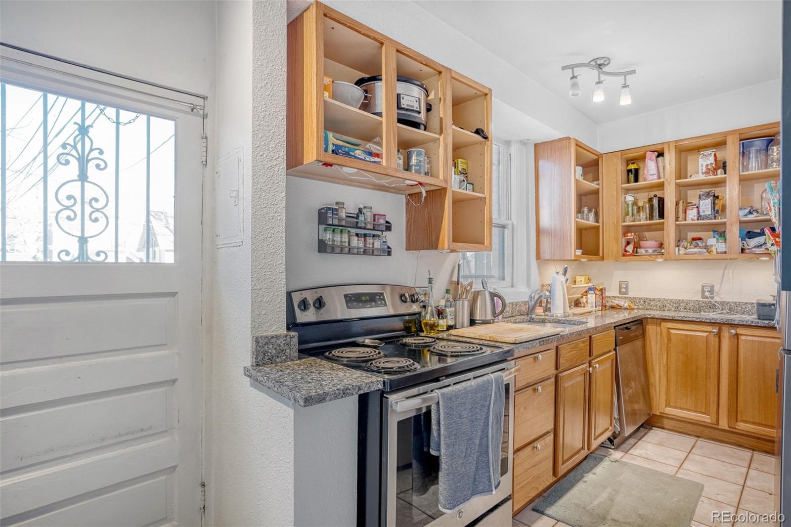 MLS Image #11 for 1120 n clarkson street,denver, Colorado