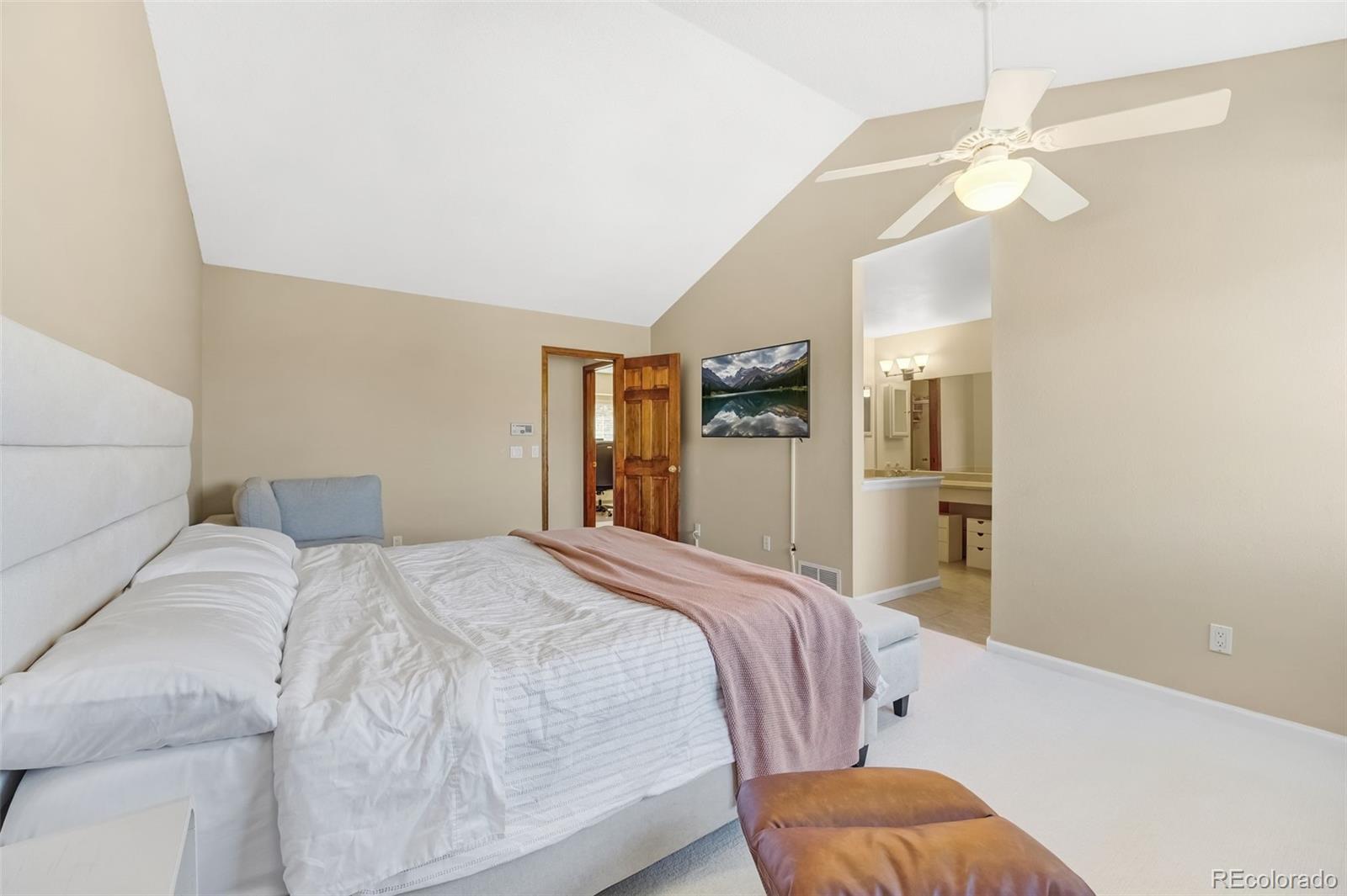 MLS Image #11 for 1470 s quebec way,denver, Colorado