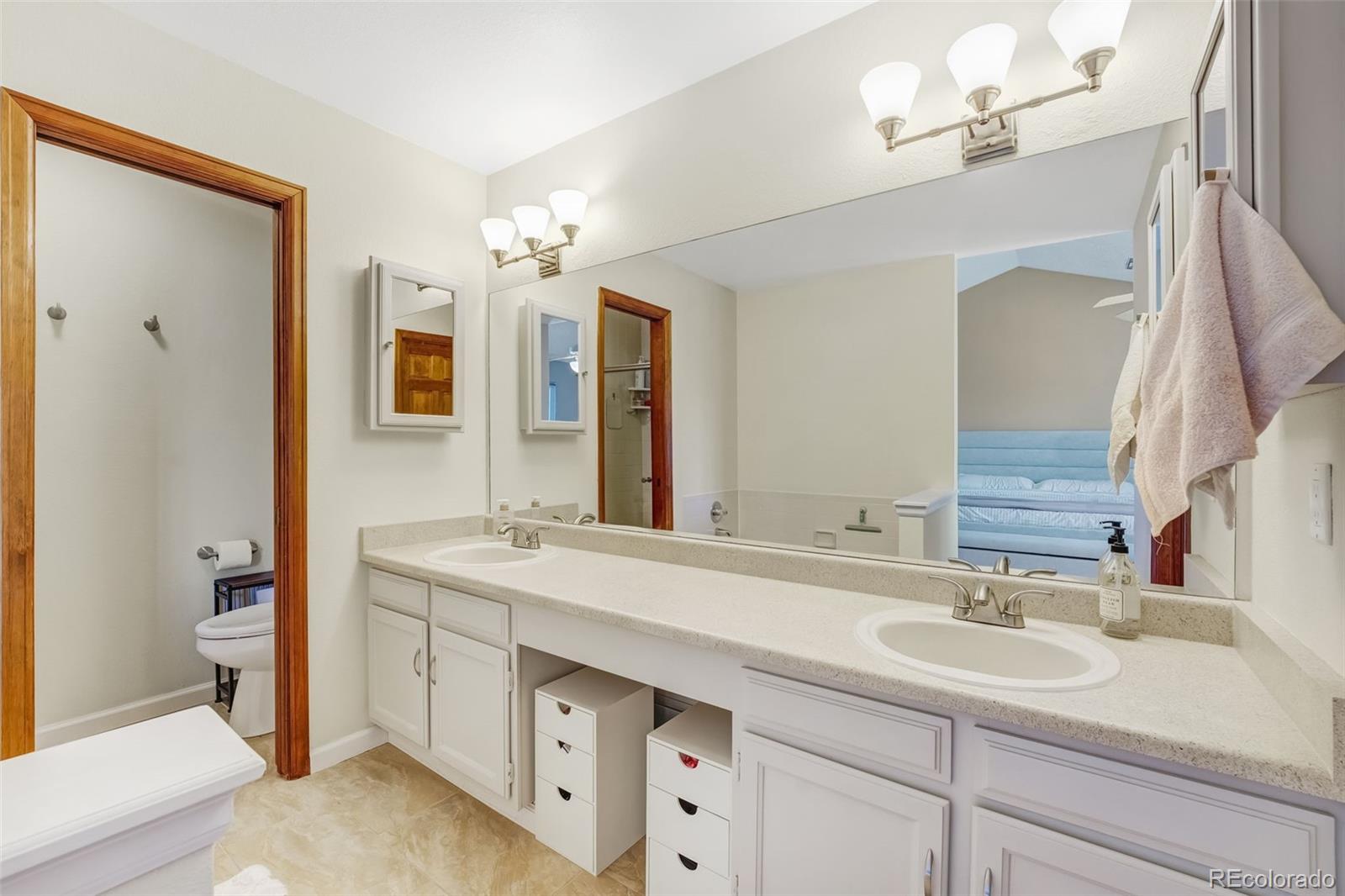 MLS Image #15 for 1470 s quebec way,denver, Colorado