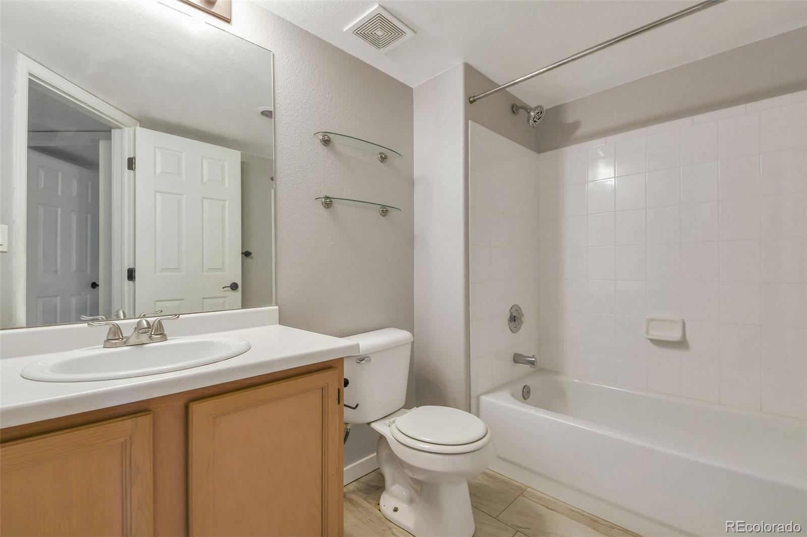 MLS Image #10 for 12555 e tennessee circle,aurora, Colorado