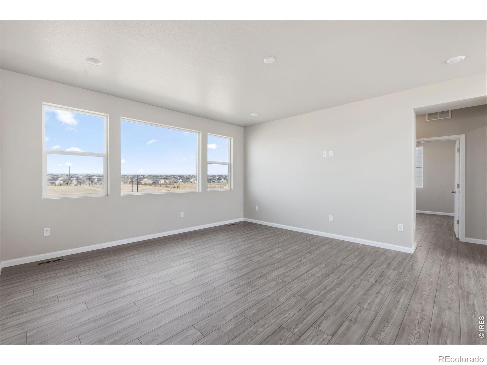 MLS Image #10 for 24317 e river front drive,aurora, Colorado