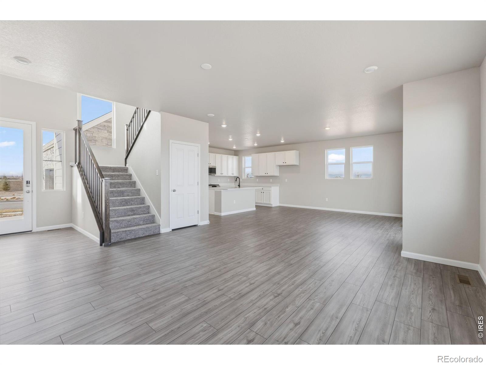 MLS Image #11 for 24317 e river front drive,aurora, Colorado