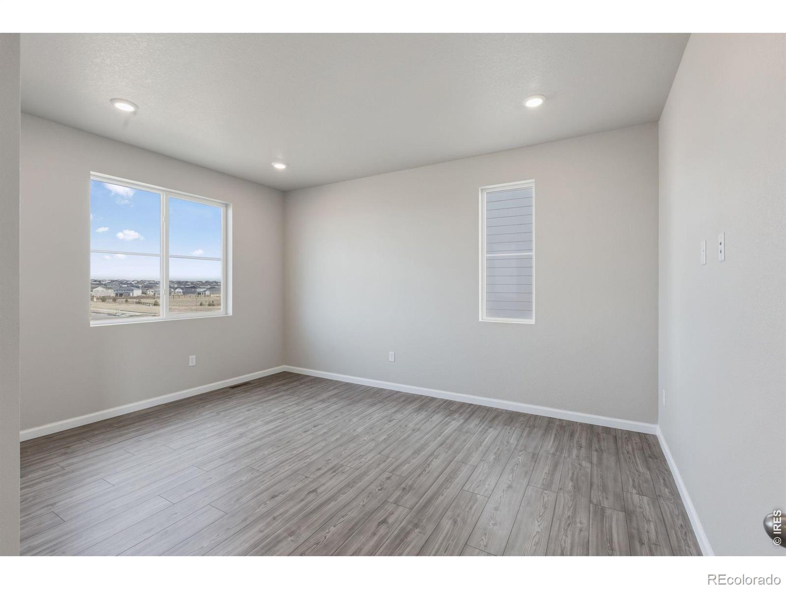 MLS Image #13 for 24317 e river front drive,aurora, Colorado
