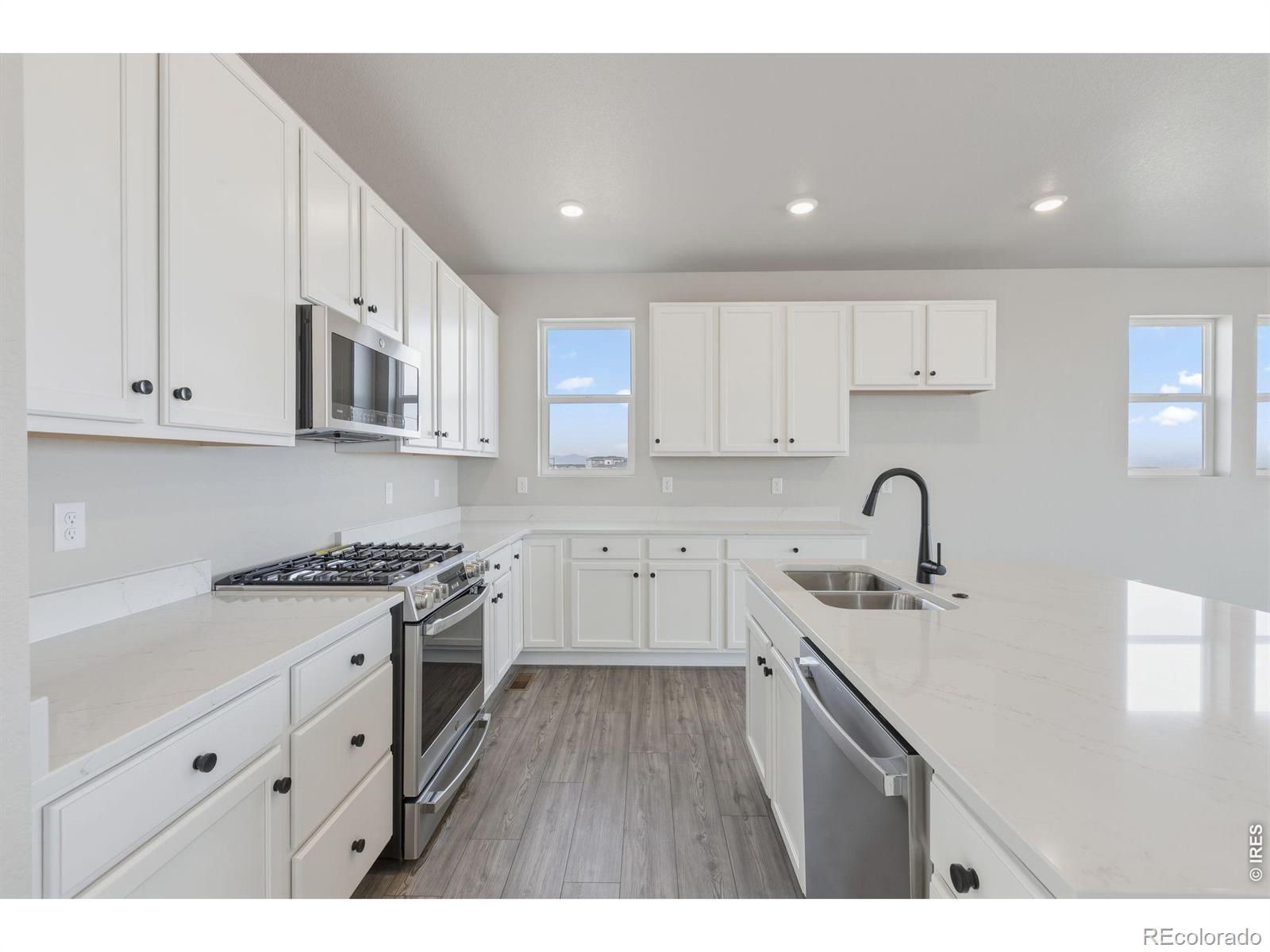MLS Image #5 for 24317 e river front drive,aurora, Colorado