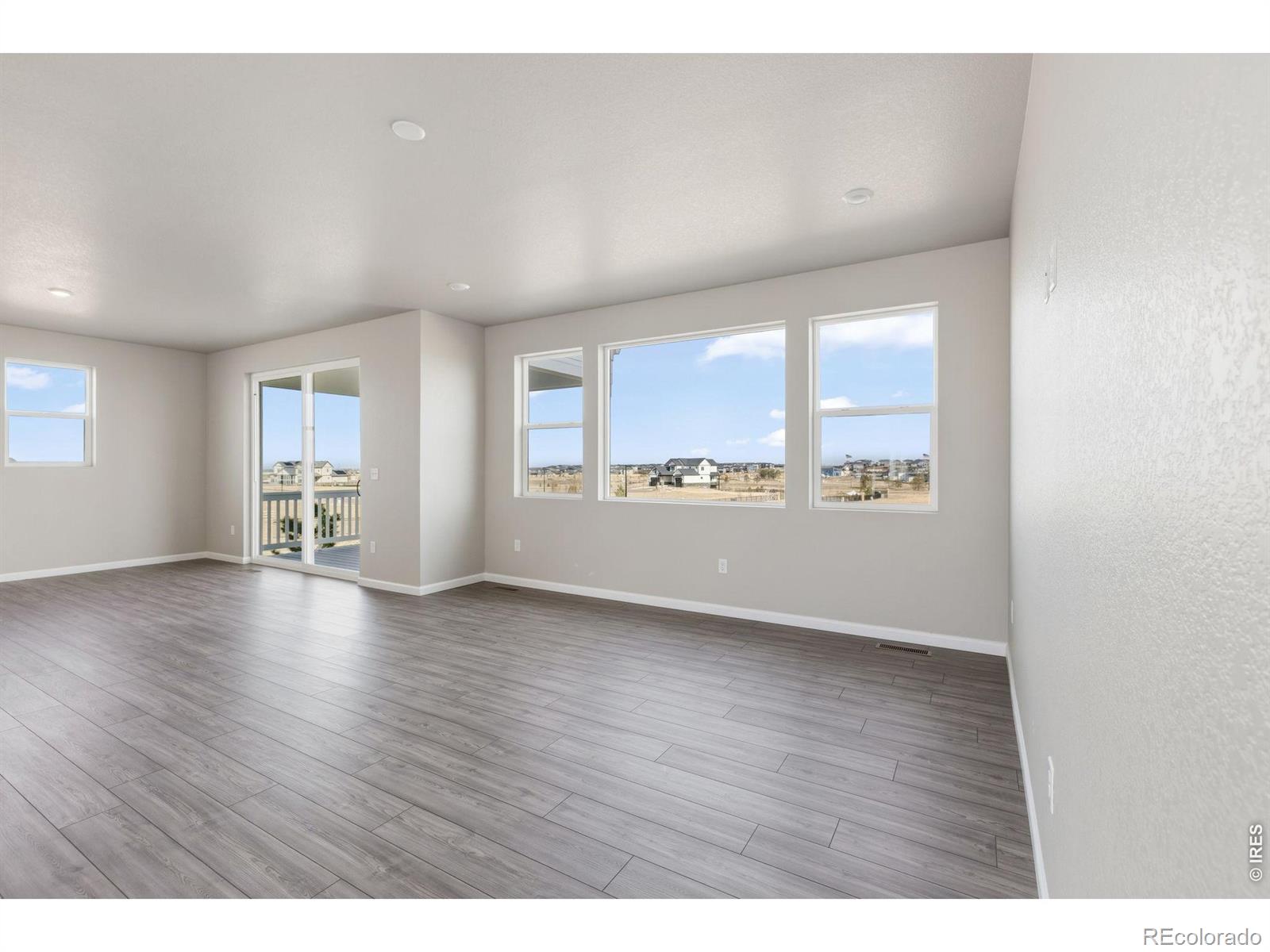 MLS Image #9 for 24317 e river front drive,aurora, Colorado
