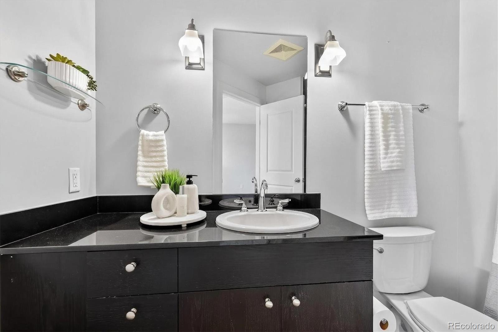 MLS Image #23 for 2001  lincoln street 810,denver, Colorado