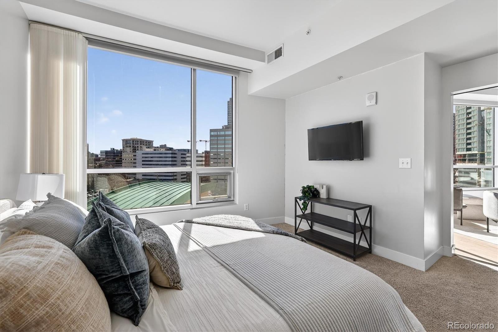 MLS Image #31 for 2001  lincoln street 810,denver, Colorado