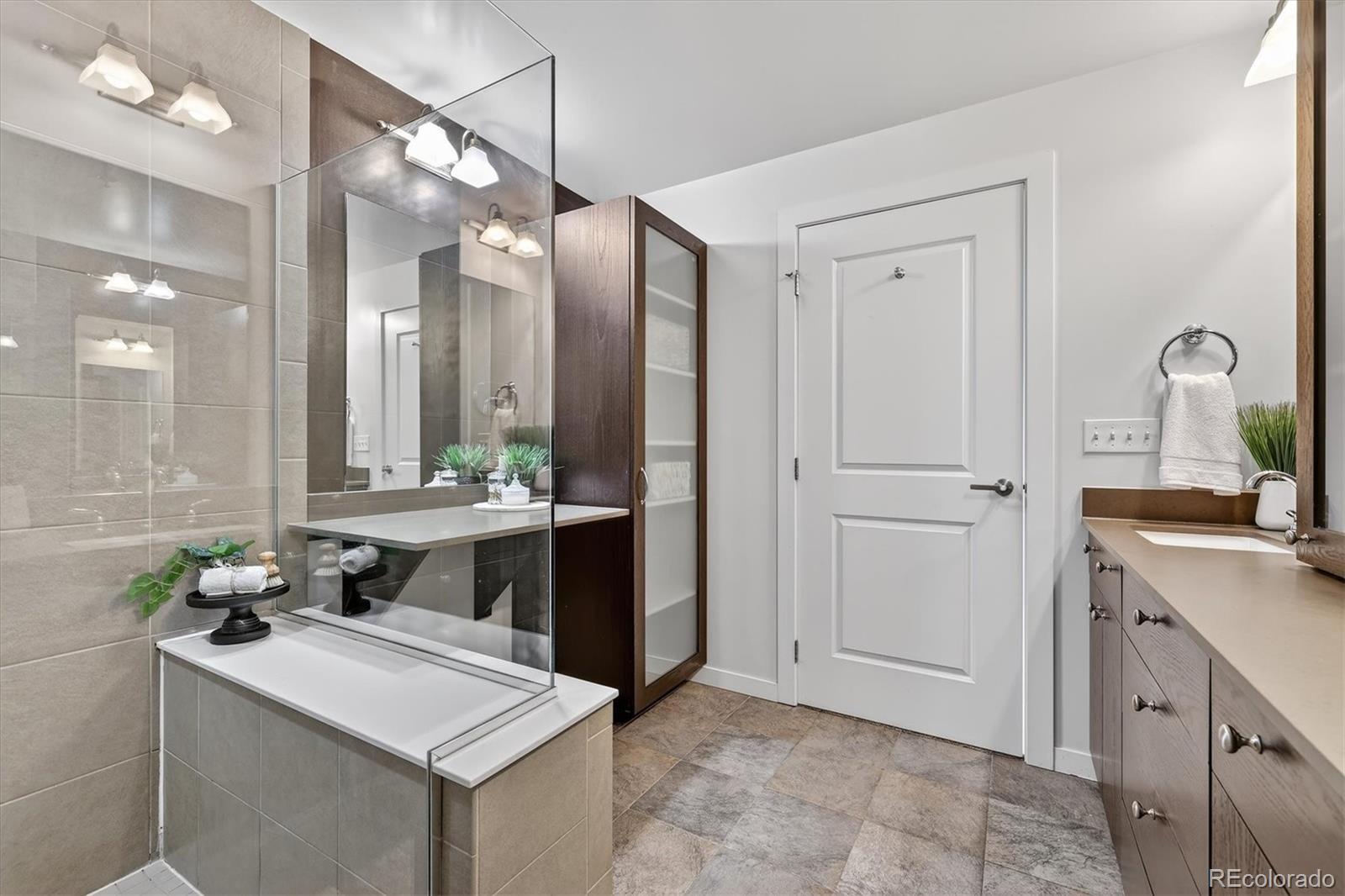 MLS Image #37 for 2001  lincoln street 810,denver, Colorado