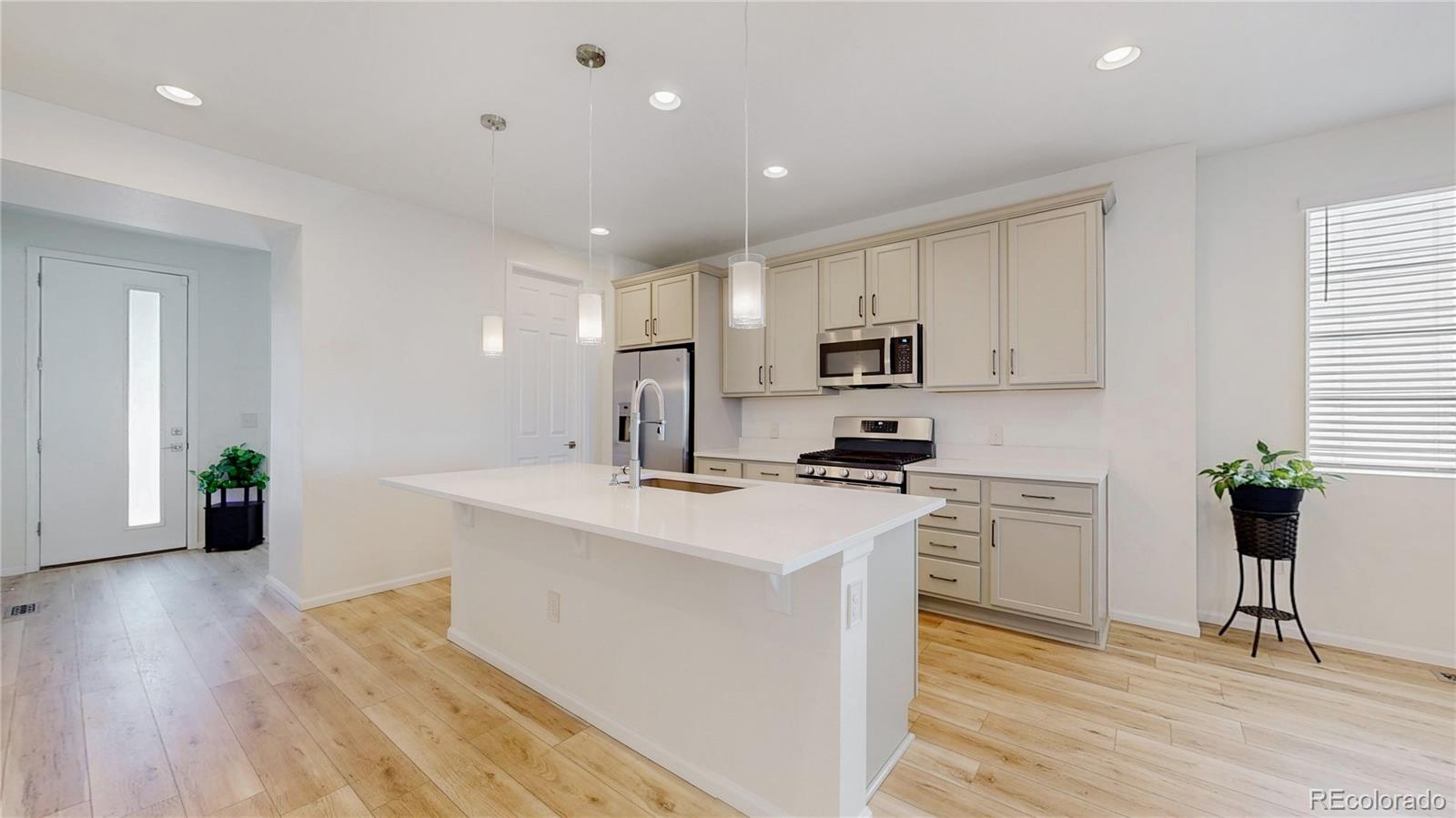 MLS Image #5 for 26 s undergrove street,aurora, Colorado