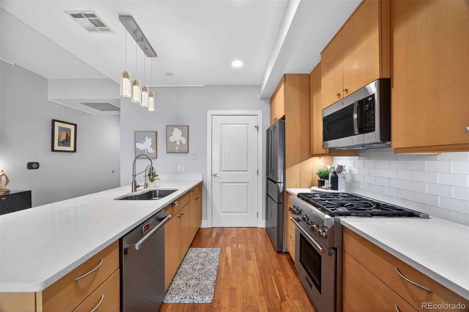 MLS Image #3 for 2001  lincoln street,denver, Colorado