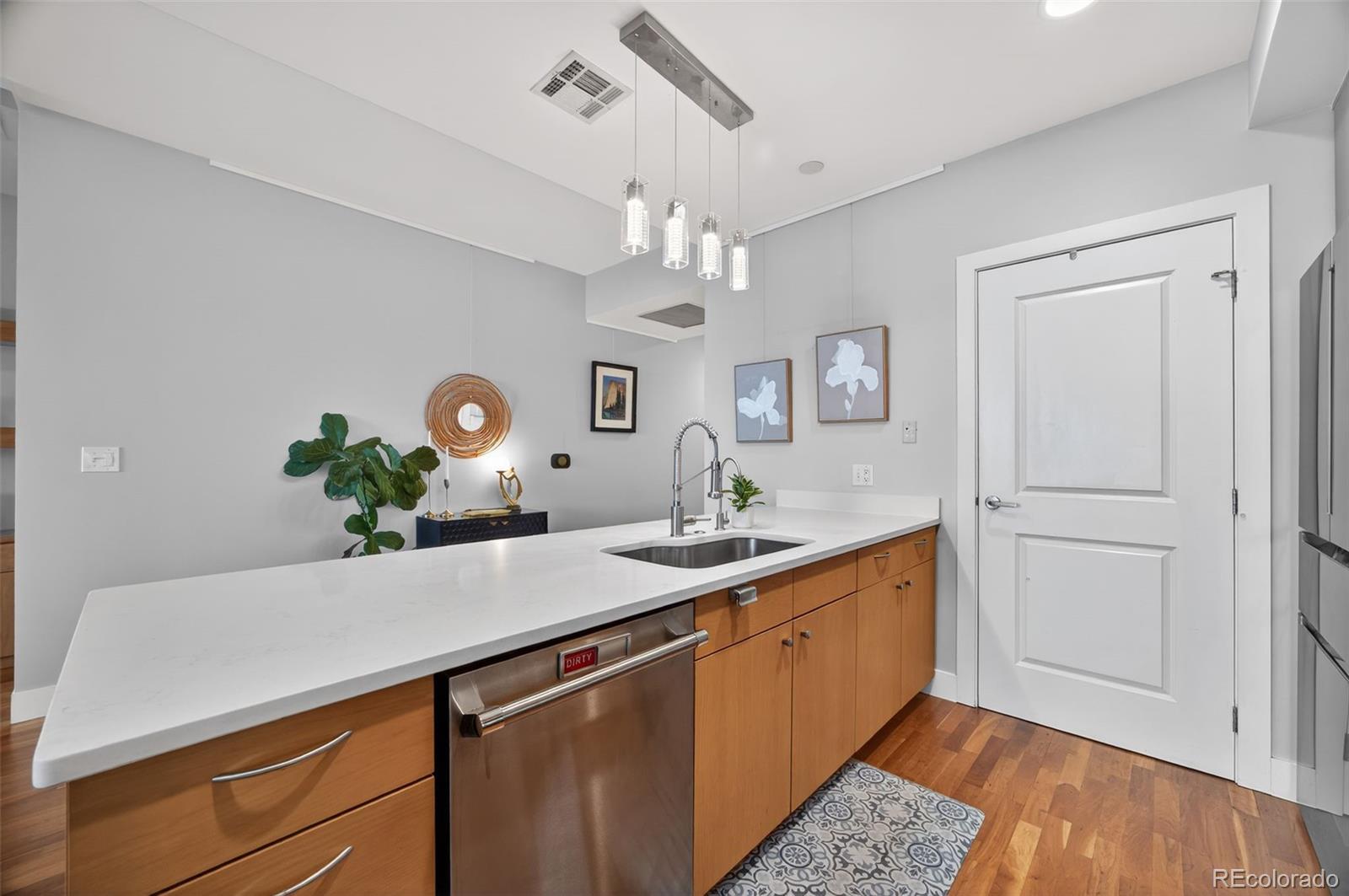 MLS Image #8 for 2001  lincoln street,denver, Colorado