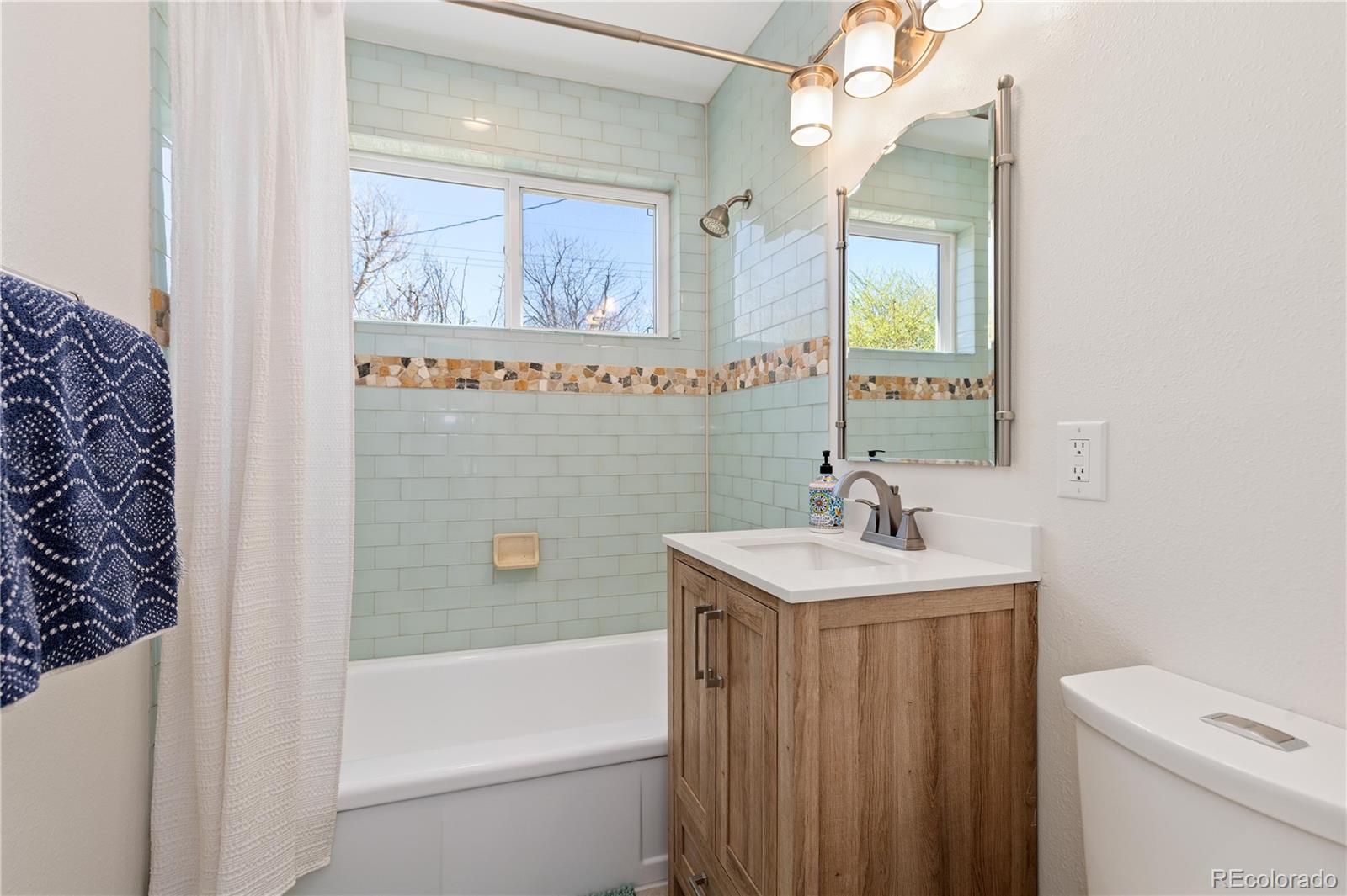 MLS Image #15 for 1496 s locust street,denver, Colorado