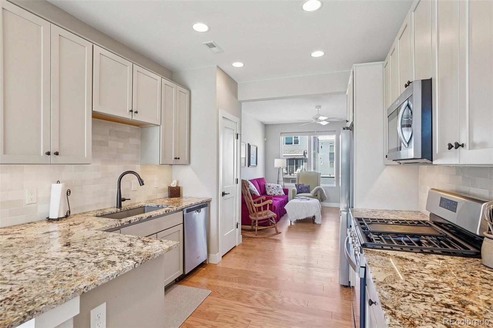MLS Image #10 for 888 s valentia street,denver, Colorado