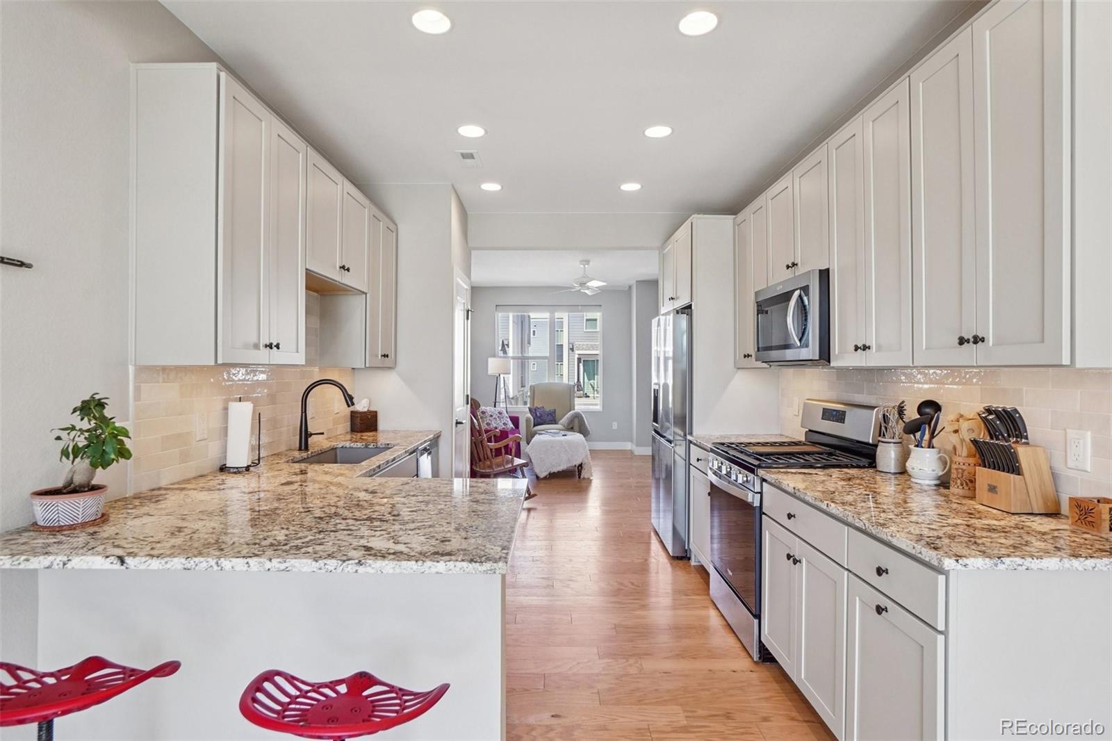 MLS Image #8 for 888 s valentia street,denver, Colorado