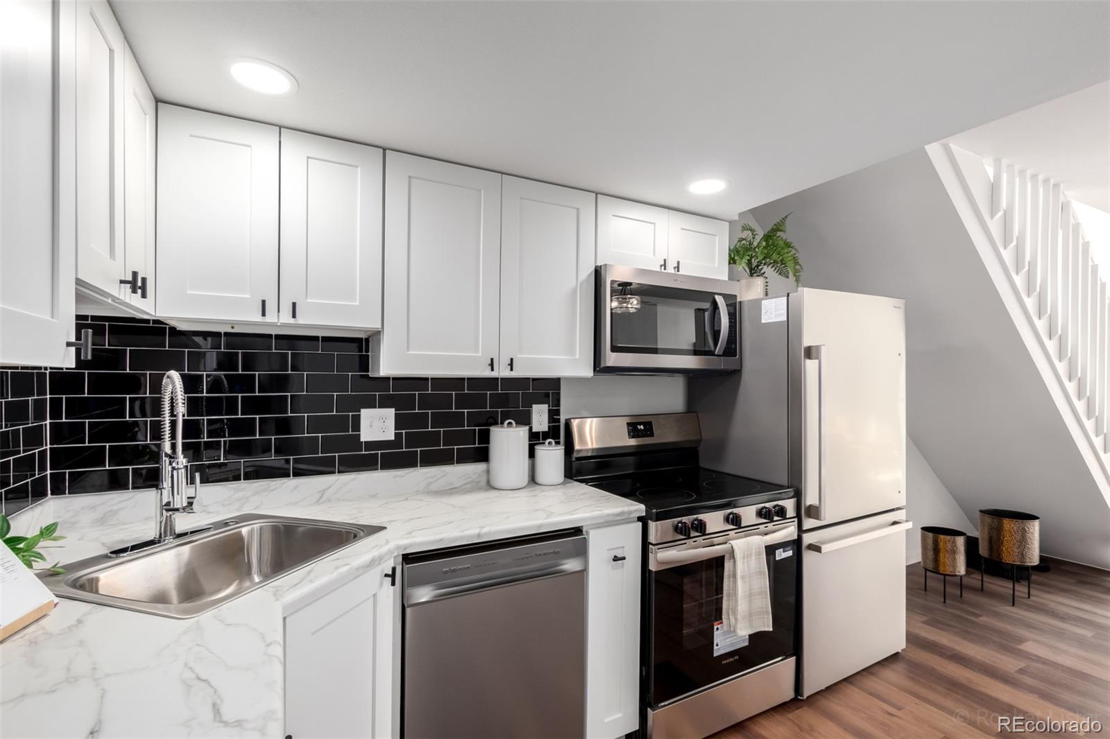 MLS Image #10 for 1885 s quebec way,denver, Colorado