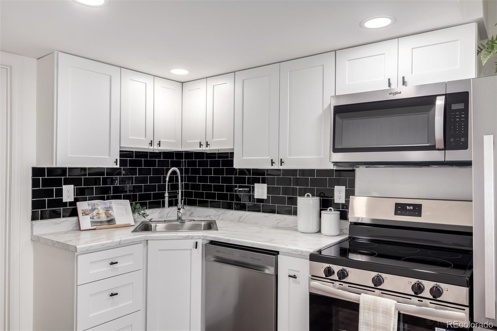MLS Image #11 for 1885 s quebec way,denver, Colorado