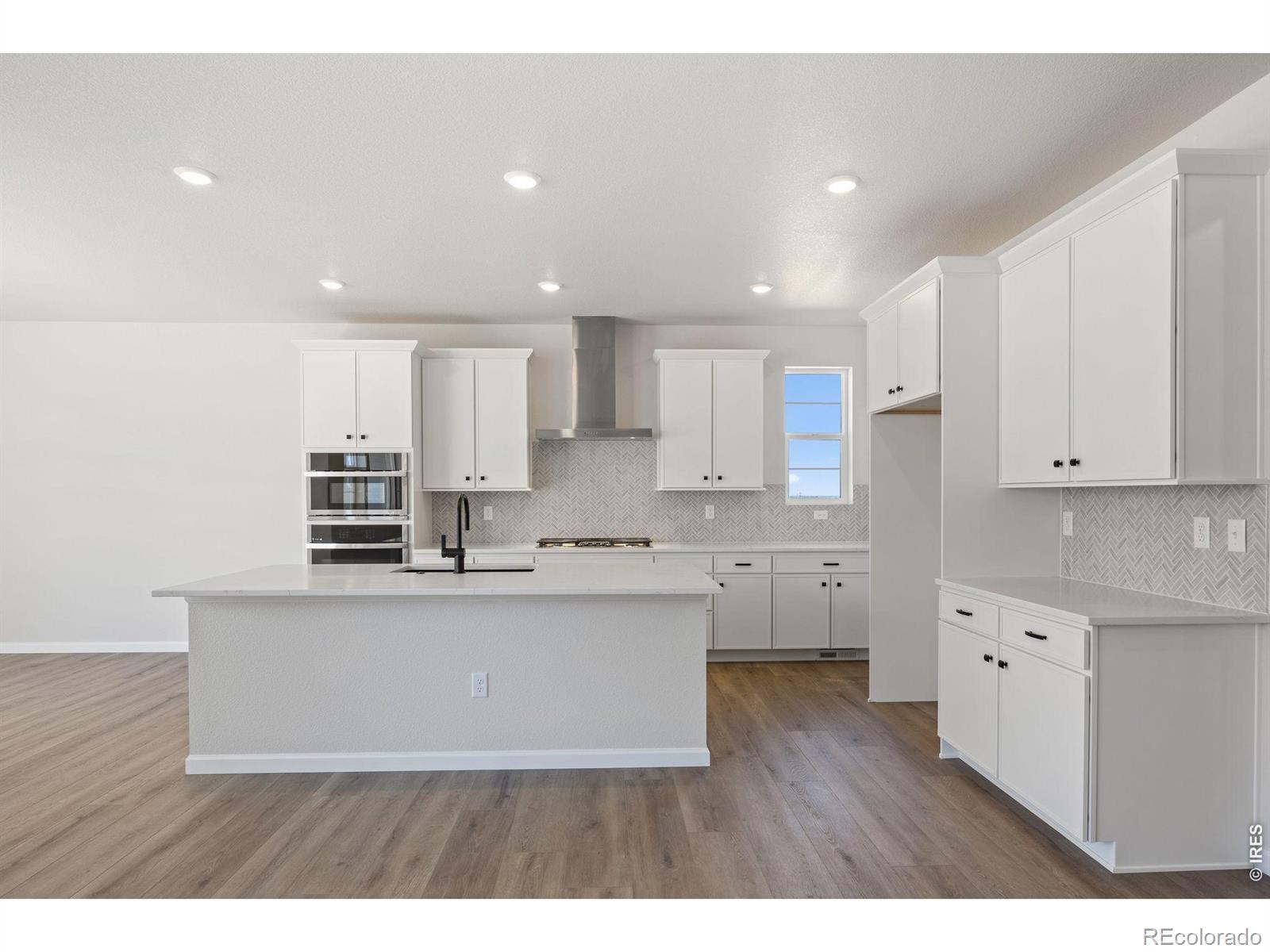 MLS Image #10 for 24376 e 35th drive,aurora, Colorado