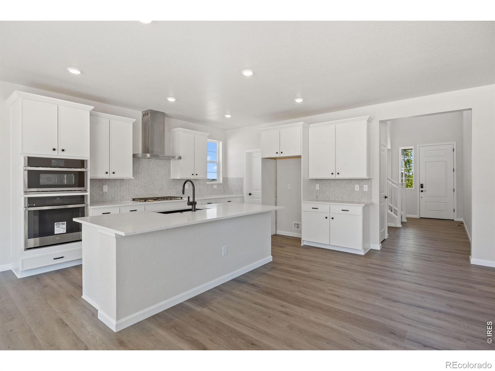 MLS Image #11 for 24376 e 35th drive,aurora, Colorado