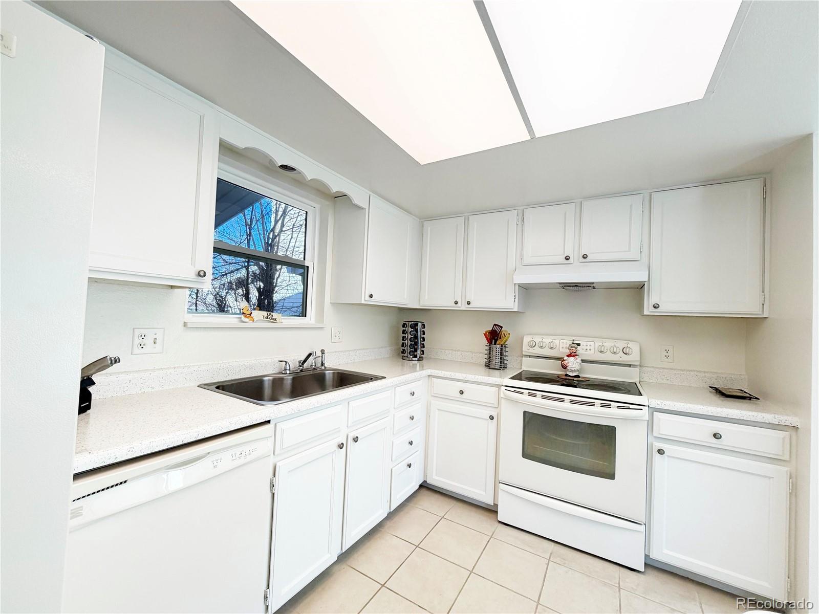 MLS Image #4 for 2466 s vaughn way,aurora, Colorado