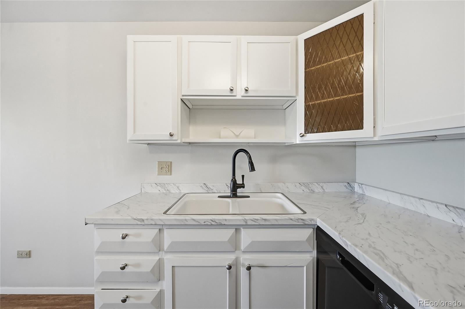 MLS Image #10 for 350 s clinton street,denver, Colorado