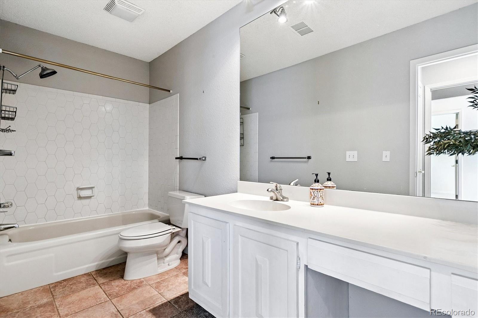 MLS Image #25 for 2770 s elmira street,denver, Colorado
